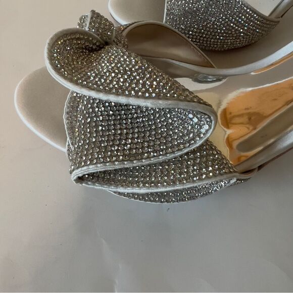 Badgley Mischka Rennie Rhinestone Soft White Stiletto Heel Bridal Sandal Size 8 - Picture 6 of 11